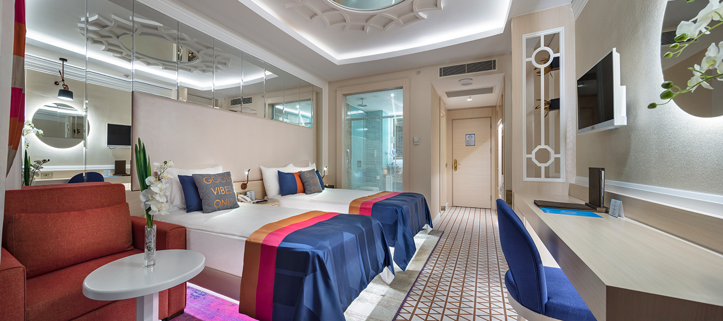 Standart Kara Manzaralı Oda